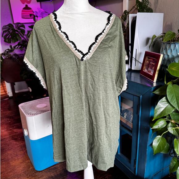 SHEIN Plus Size Batwing Sleeve V-Neck Tee - 2XL - Picture 1 of 7